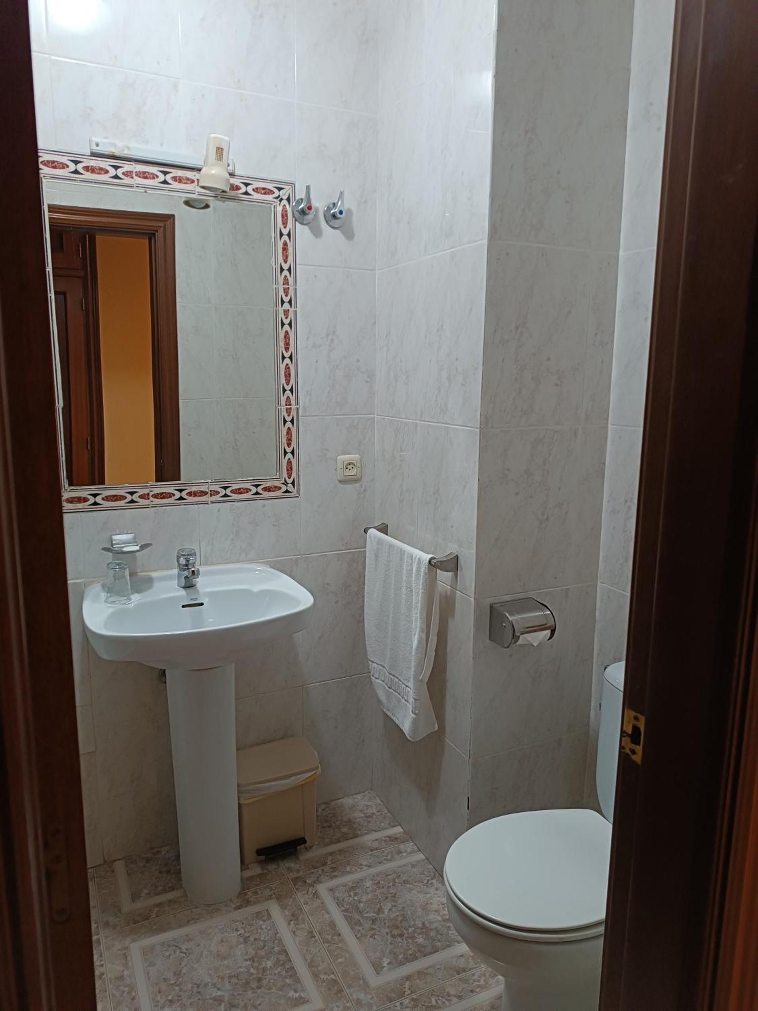 Hostal Avila Ocana  Ngoại thất bức ảnh